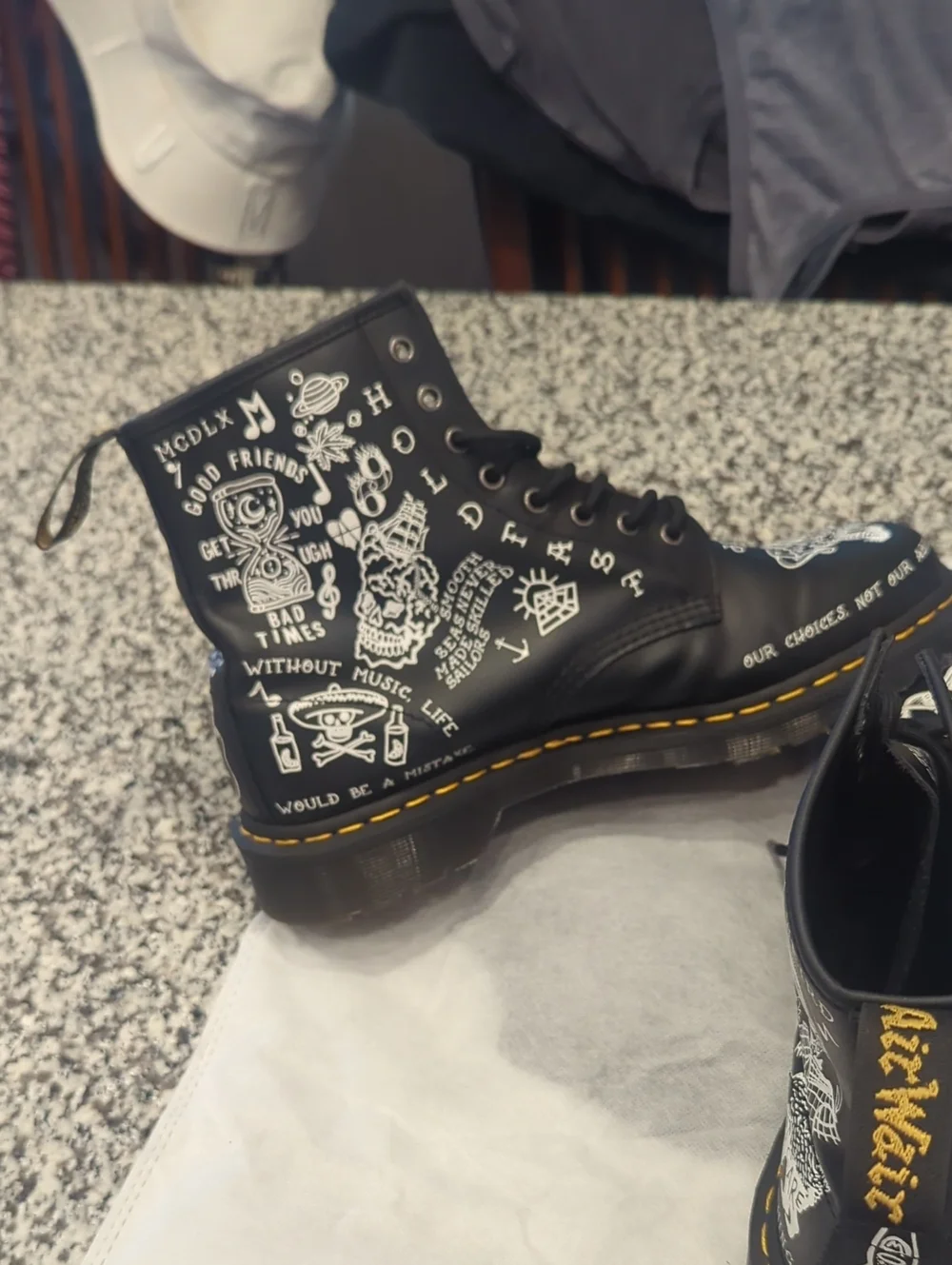 Dr. Martens men us